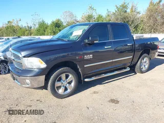 2015 Ram 1500 Big Horn z VIN 1C6RR7LM5FS536922, wystawiony jako IAAI lot #40868318 z przebiegiem 153 468 mil mil oraz . Historia ofert i sprzedaży dostępna na DreamBid. Obrazek 2.