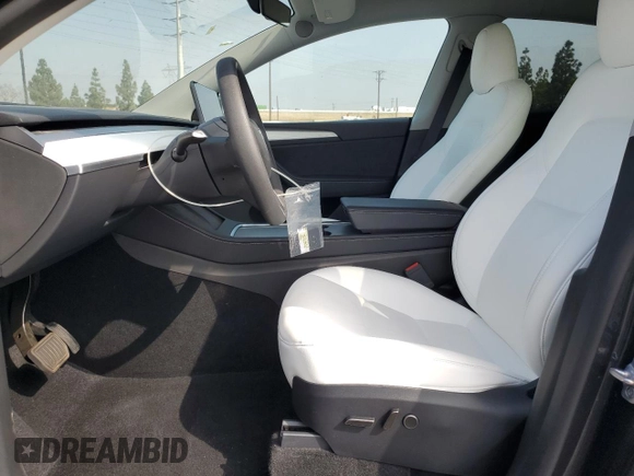2024 Tesla Model Y Long Range with VIN 7SAYGDEE1RA266653, listed as a Copart auction lot 62277865 with 8,189 mi miles and Salvage title. Bid and sale history available at DreamBid. Image 7.