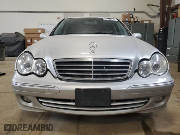 2007 Mercedes-Benz C 280 Luxury with VIN WDBRF54H57F932753, listed as a Copart auction lot 57298235 with 175,759 mi miles and Clean title. Bid and sale history available at DreamBid. Image 5.