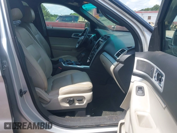 2014 Ford Explorer XLT with VIN 1FM5K8D84EGA21359, listed as a IAAI auction lot 42166860 with 191,004 mi miles and . Bid and sale history available at carsss.com. Image 5.