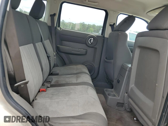 2007 Dodge Nitro SXT z VIN 1D8GT28KX7W596489, wystawiony jako Copart lot #56151355 z przebiegiem 295 949 mil mil oraz Szkoda całkowita • Salvage title. Historia ofert i sprzedaży dostępna na DreamBid. Obrazek 11.