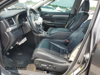 2018 Toyota Highlander SE with VIN 5TDKZRFH9JS545175, listed as a Copart auction lot 59377945 with 214,242 mi miles and Salvage title. Bid and sale history available at DreamBid. Image 7.