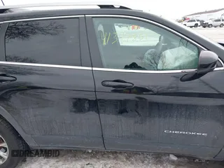 2019 Jeep Cherokee Latitude with VIN 1C4PJMCX6KD155434, listed as a IAAI auction lot 41347851 with 256,713 mi miles. Bid and sale history available at carsss.com. Image 14.
