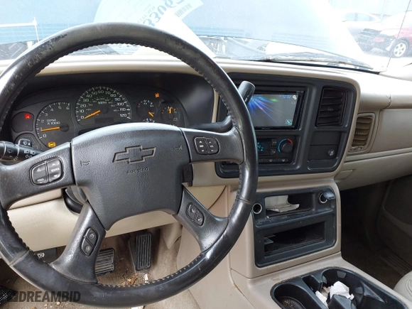 2005 Chevrolet Tahoe Z71 with VIN 1GNEK13Z95R255918, listed as a IAAI auction lot 42033067 with 236,936 mi miles. Bid and sale history available at carsss.com. Image 12.