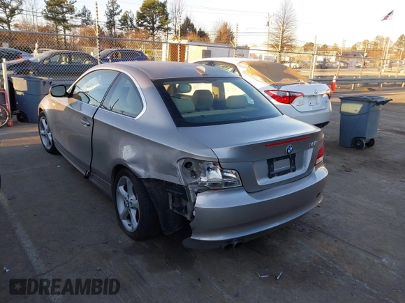 2011 BMW 1 Series 128i с VIN WBAUP7C51BVP21962, выставлен на аукционе IAAI как лот 41517541 с пробегом 222 392 миль миль и . История ставок и продаж доступна на DreamBid. Изображение 3.
