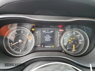 2021 Jeep Cherokee Latitude Plus z VIN 1C4PJMLB7MD133367, wystawiony jako Copart lot #49389785 z przebiegiem 156 663 mil mil oraz Szkoda całkowita • Salvage title. Historia ofert i sprzedaży dostępna na DreamBid. Obrazek 9.
