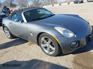 2007 Pontiac Solstice GXP with VIN 1G2MG35X07Y138772, listed as a IAAI auction lot 41353777 with 114,806 mi miles. Bid and sale history available at carsss.com. Image 1.