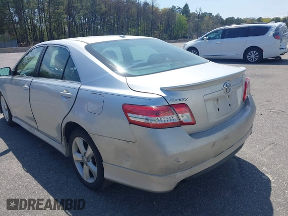 2011 Toyota Camry LE z VIN 4T1BF3EK5BU592411, wystawiony jako IAAI lot #42179753 z przebiegiem 303 788 mil mil oraz . Historia ofert i sprzedaży dostępna na DreamBid. Obrazek 3.