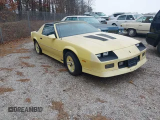 1986 Chevrolet Camaro Z28 Sport z VIN 1G1FP87H0GL154693, wystawiony jako IAAI lot #41404607 z przebiegiem 26 343 mil mil oraz . Historia ofert i sprzedaży dostępna na DreamBid. Obrazek 1.