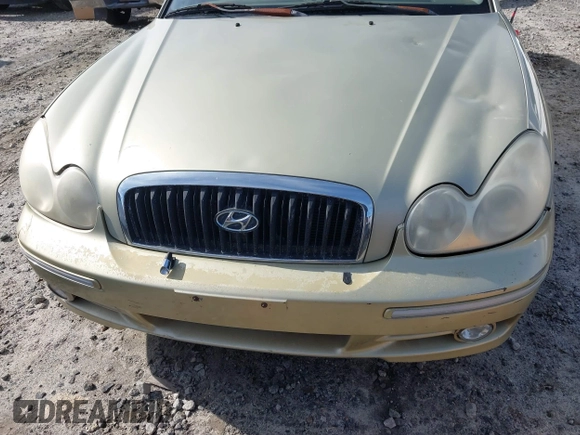 2002 Hyundai Sonata GLS with VIN KMHWF35HX2A506484, listed as a IAAI auction lot 41257939 with 280,153 mi miles. Bid and sale history available at carsss.com. Image 12.