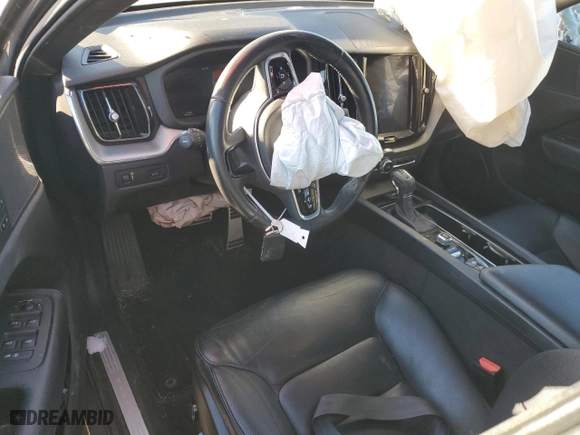 2018 Volvo XC60 Momentum with VIN YV4A22RKXJ1042327, listed as a Copart auction lot 41856705 with 121,039 mi miles and Salvage Title. Bid and sale history available at carsss.com. Image 8.