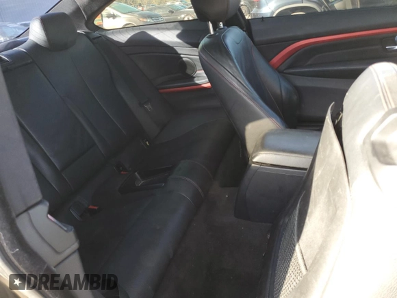 2015 BMW 4 Series 435i xDrive z VIN WBA3R5C56FK371987, wystawiony jako Copart lot #88077015 z przebiegiem Nie podano mil oraz Szkoda całkowita • Salvage title. Historia ofert i sprzedaży dostępna na DreamBid. Obrazek 10.