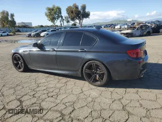 2014 BMW M5 z VIN WBSFV9C55ED593760, wystawiony jako Copart lot #49070765 z przebiegiem 128 365 mil mil oraz Tytuł czysty. Historia ofert i sprzedaży dostępna na DreamBid. Obrazek 2.