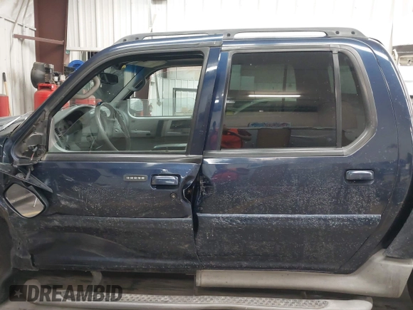 2003 Ford Explorer Sport Trac XLS z VIN 1FMDU77E03UC07089, wystawiony jako IAAI lot #41938966 z przebiegiem 128 982 mil mil oraz . Historia ofert i sprzedaży dostępna na DreamBid. Obrazek 14.