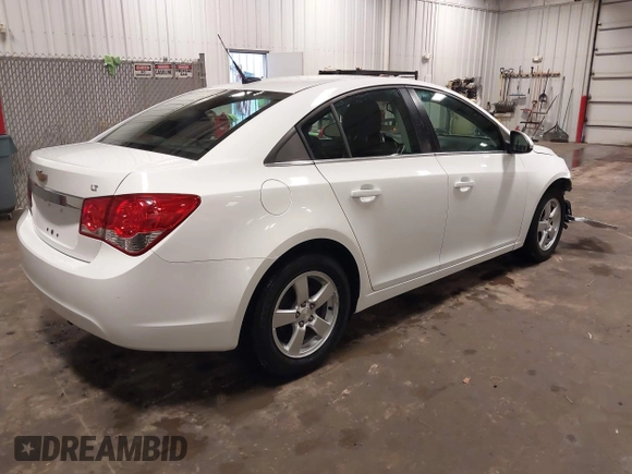 2014 Chevrolet Cruze 1LT z VIN 1G1PC5SB5E7390585, wystawiony jako IAAI lot #42567546 z przebiegiem 119 076 mil mil oraz . Historia ofert i sprzedaży dostępna na DreamBid. Obrazek 4.