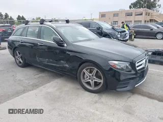 2019 Mercedes-Benz E 450 с VIN WDDZH6JB2KA583502, выставлен на аукционе IAAI как лот 42051074 с пробегом 45 125 миль миль и . История ставок и продаж доступна на DreamBid. Изображение 1.