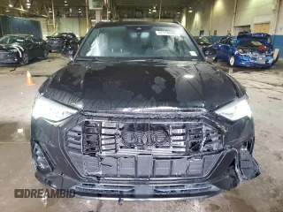 2024 Audi Q3 S line Premium Plus z VIN WA1EECF34R1035605, wystawiony jako Copart lot #42318005 z przebiegiem 10 264 mil mil oraz Szkody całkowita. Historia ofert i sprzedaży dostępna na DreamBid. Obrazek 5.