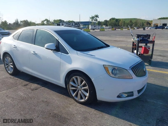 2013 Buick Verano with VIN 1G4PP5SK1D4233031, listed as a IAAI auction lot 42066662 with 92,953 mi miles. Bid and sale history available at carsss.com. Image 1.