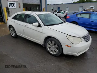 2010 Chrysler Sebring Limited z VIN 1C3CC5FV8AN110632, wystawiony jako Copart lot #57552935 z przebiegiem 208 241 mil mil oraz Szkody całkowita. Historia ofert i sprzedaży dostępna na DreamBid. Obrazek 4.