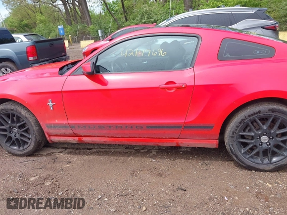 2013 Ford Mustang V6 with VIN 1ZVBP8AM7D5244237, listed as a IAAI auction lot 42147696 with 121,292 mi miles and . Bid and sale history available at DreamBid. Image 14.