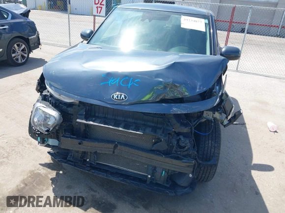 2020 Kia Soul S with VIN KNDJ23AU8L7073811, listed as a IAAI auction lot 39234877 with 42,594 mi miles. Bid and sale history available at carsss.com. Image 6.