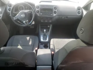 2013 Volkswagen Tiguan S z VIN WVGAV3AX2DW616476, wystawiony jako Copart lot #55313615 z przebiegiem 129 105 mil mil oraz Szkody całkowita. Historia ofert i sprzedaży dostępna na DreamBid. Obrazek 8.