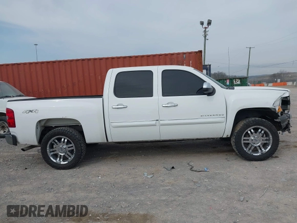 2013 Chevrolet Silverado 1500 LT with VIN 3GCPKSE71DG300433, listed as a IAAI auction lot 41769366 with 210,857 mi miles. Bid and sale history available at carsss.com. Image 13.