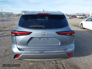 2024 Toyota Highlander LE with VIN 5TDKDRBH4RS528705, listed as a IAAI auction lot 41417273 with 14,900 mi miles. Bid and sale history available at carsss.com. Image 17.