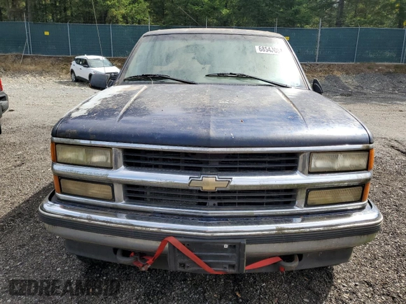 1995 Chevrolet Suburban with VIN 1GNFK16K3SJ403221, listed as a Copart auction lot 68543084 with 131,937 mi miles and Clean Title. Bid and sale history available at carsss.com. Image 5.
