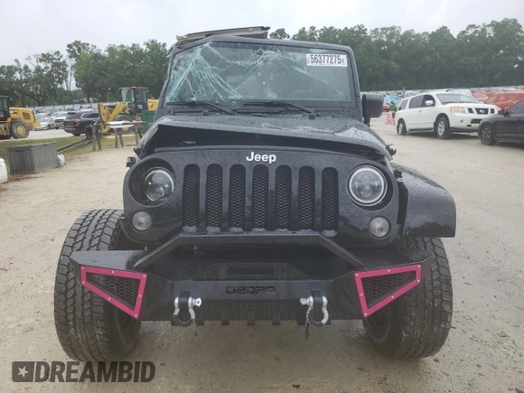 2014 Jeep Wrangler Unlimited Sahara z VIN 1C4HJWEG4EL305998, wystawiony jako Copart lot #56377275 z przebiegiem 60 597 mil mil oraz Szkoda całkowita • Salvage title. Historia ofert i sprzedaży dostępna na DreamBid. Obrazek 5.