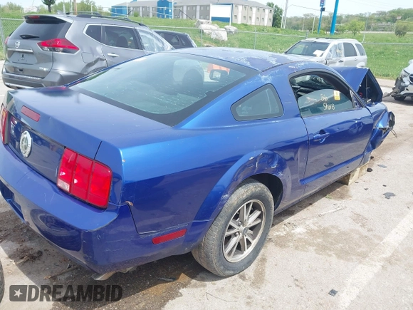 2005 Ford Mustang Deluxe with VIN 1ZVFT80N355159517, listed as a IAAI auction lot 42064180 with Not provided miles and . Bid and sale history available at DreamBid. Image 4.