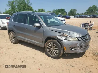 2010 Volkswagen Tiguan Wolfsburg Edition z VIN WVGAV7AX1AW526688, wystawiony jako Copart lot #53877915 z przebiegiem 185 204 mil mil oraz Szkoda całkowita • Salvage title. Historia ofert i sprzedaży dostępna na DreamBid. Obrazek 4.