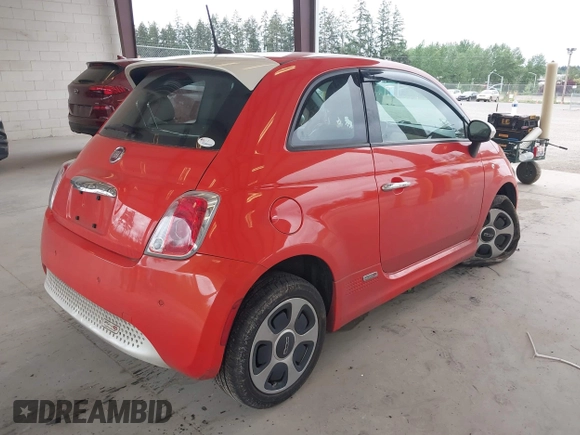 2017 FIAT 500e z VIN 3C3CFFGE2HT546074, wystawiony jako IAAI lot #42269995 z przebiegiem 42 782 mil mil oraz . Historia ofert i sprzedaży dostępna na DreamBid. Obrazek 4.