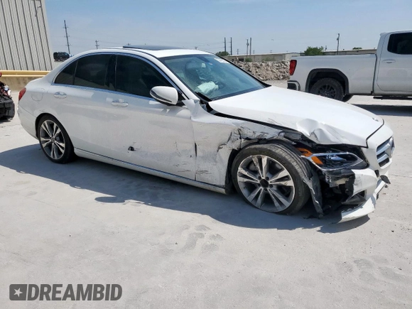 2018 Mercedes-Benz C 300 z VIN 55SWF4JB0JU274493, wystawiony jako Copart lot #53468055 z przebiegiem Nie podano mil oraz Szkoda całkowita • Salvage title. Historia ofert i sprzedaży dostępna na DreamBid. Obrazek 4.