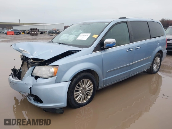 2013 Chrysler Town & Country Limited with VIN 2C4RC1GG0DR566307, listed as a IAAI auction lot 41941616 with 192,378 mi miles. Bid and sale history available at carsss.com. Image 2.