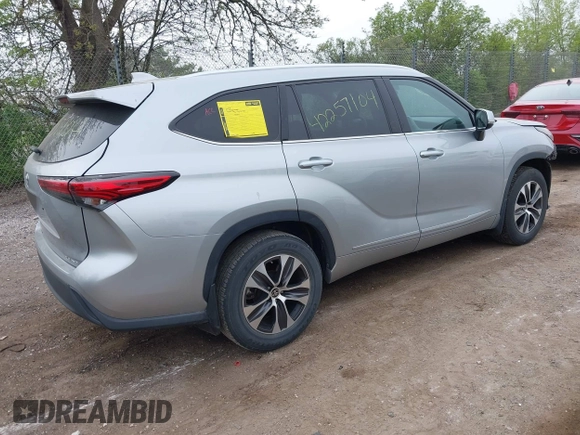 2021 Toyota Highlander XLE with VIN 5TDGZRBH5MS538188, listed as a IAAI auction lot 42257104 with 55,701 mi miles and . Bid and sale history available at DreamBid. Image 4.