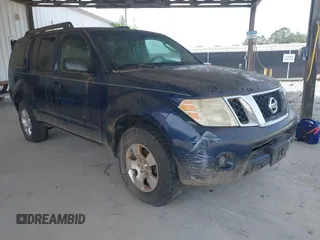 2008 Nissan Pathfinder S z VIN 5N1AR18B58C630012, wystawiony jako IAAI lot #42296401 z przebiegiem 163 222 mil mil oraz . Historia ofert i sprzedaży dostępna na DreamBid. Obrazek 1.