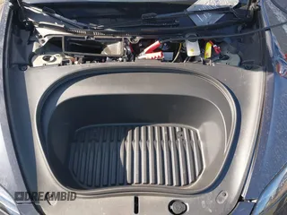 2025 Tesla Model 3 Long Range z VIN 5YJ3E1EBXSF913691, wystawiony jako IAAI lot #41699545 z przebiegiem 3 609 mil mil oraz . Historia ofert i sprzedaży dostępna na DreamBid. Obrazek 10.