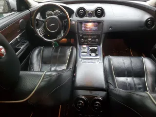 2013 Jaguar XJ Portfolio z VIN SAJWJ2GD6D8V44717, wystawiony jako Copart lot #52340635 z przebiegiem 120 560 mil mil oraz Szkody całkowita. Historia ofert i sprzedaży dostępna na DreamBid. Obrazek 8.