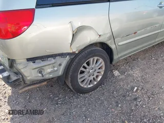2008 Toyota Sienna XLE z VIN 5TDZK22C38S173380, wystawiony jako IAAI lot #42221554 z przebiegiem 227 418 mil mil oraz . Historia ofert i sprzedaży dostępna na DreamBid. Obrazek 12.