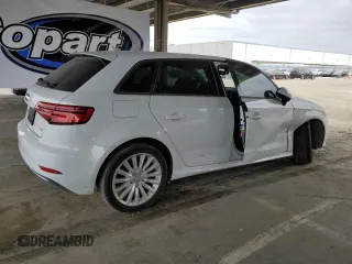 2017 Audi A3 e-tron Sportback Premium z VIN WAUUPBFF6HA107710, wystawiony jako Copart lot #52522265 z przebiegiem 104 705 mil mil oraz Szkoda całkowita • Salvage title. Historia ofert i sprzedaży dostępna na DreamBid. Obrazek 3.