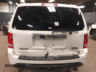 2015 Honda Pilot Touring with VIN 5FNYF4H98FB001841, listed as a IAAI auction lot 41955645 with 109,818 mi miles. Bid and sale history available at carsss.com. Image 16.