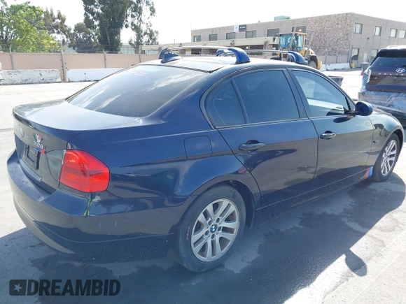 2007 BMW 3 Series 328i with VIN WBAVC53587FZ71348, listed as a IAAI auction lot 42057532 with 198,307 mi miles and . Bid and sale history available at carsss.com. Image 4.