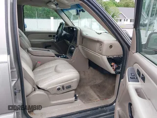 2003 Chevrolet Suburban LT z VIN 1GNEC16Z13J140136, wystawiony jako IAAI lot #42142827 z przebiegiem 252 698 mil mil oraz . Historia ofert i sprzedaży dostępna na DreamBid. Obrazek 5.