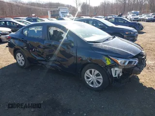 2022 Nissan Versa S z VIN 3N1CN8DV6NL856614, wystawiony jako IAAI lot #41715649 z przebiegiem 29 578 mil mil oraz . Historia ofert i sprzedaży dostępna na DreamBid. Obrazek 1.