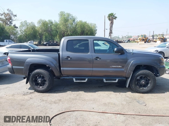 2013 Toyota Tacoma PreRunner z VIN 5TFJX4GN2DX018800, wystawiony jako IAAI lot #42304447 z przebiegiem 188 409 mil mil oraz . Historia ofert i sprzedaży dostępna na DreamBid. Obrazek 13.