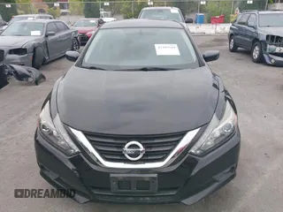 2017 Nissan Altima SV z VIN 1N4AL3AP7HC218462, wystawiony jako IAAI lot #42189510 z przebiegiem 98 426 mil mil oraz . Historia ofert i sprzedaży dostępna na DreamBid. Obrazek 13.