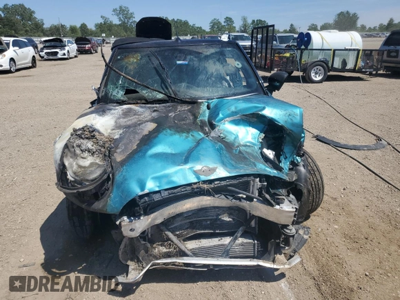 2017 MINI Convertible Cooper z VIN WMWWG5C33H3C99423, wystawiony jako Copart lot #61426325 z przebiegiem Nie podano mil oraz Nie do naprawy • Non repairable. Historia ofert i sprzedaży dostępna na DreamBid. Obrazek 5.