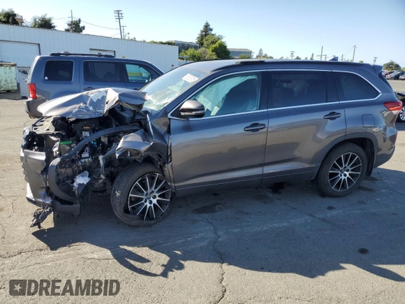 2018 Toyota Highlander SE z VIN 5TDJZRFH7JS543971, wystawiony jako Copart lot #59059755 z przebiegiem 60 635 mil mil oraz Szkoda całkowita • Salvage title. Historia ofert i sprzedaży dostępna na DreamBid. Obrazek 1.