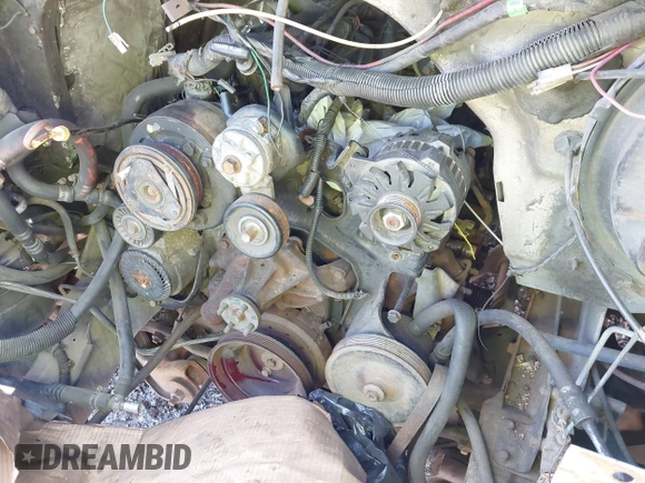 1988 Chevrolet Chevy Van z VIN 1GBEG25K8J7123095, wystawiony jako IAAI lot #42355125 z przebiegiem 92 496 mil mil oraz . Historia ofert i sprzedaży dostępna na DreamBid. Obrazek 13.